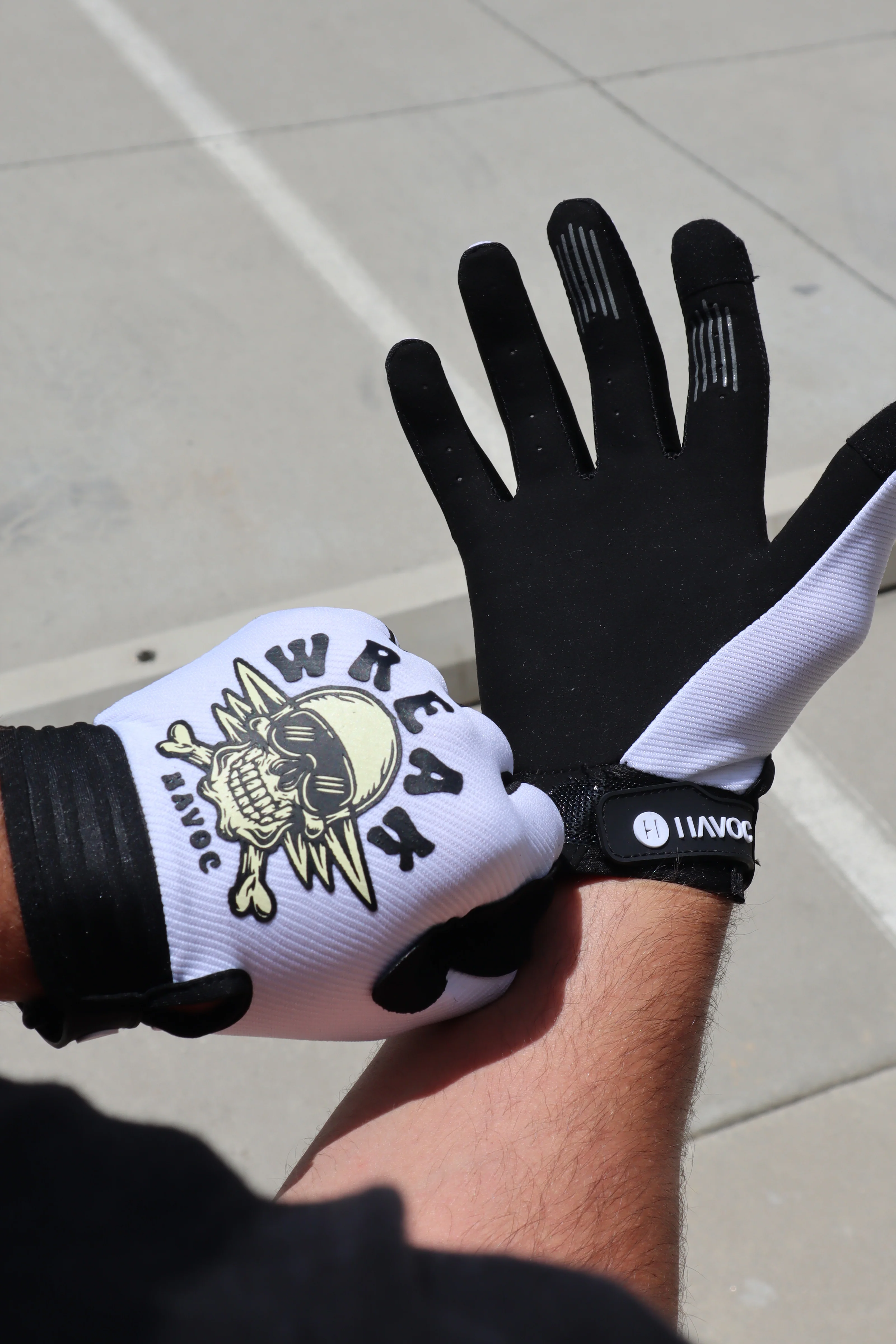 Skull and Crossbones Gloves - Image 2