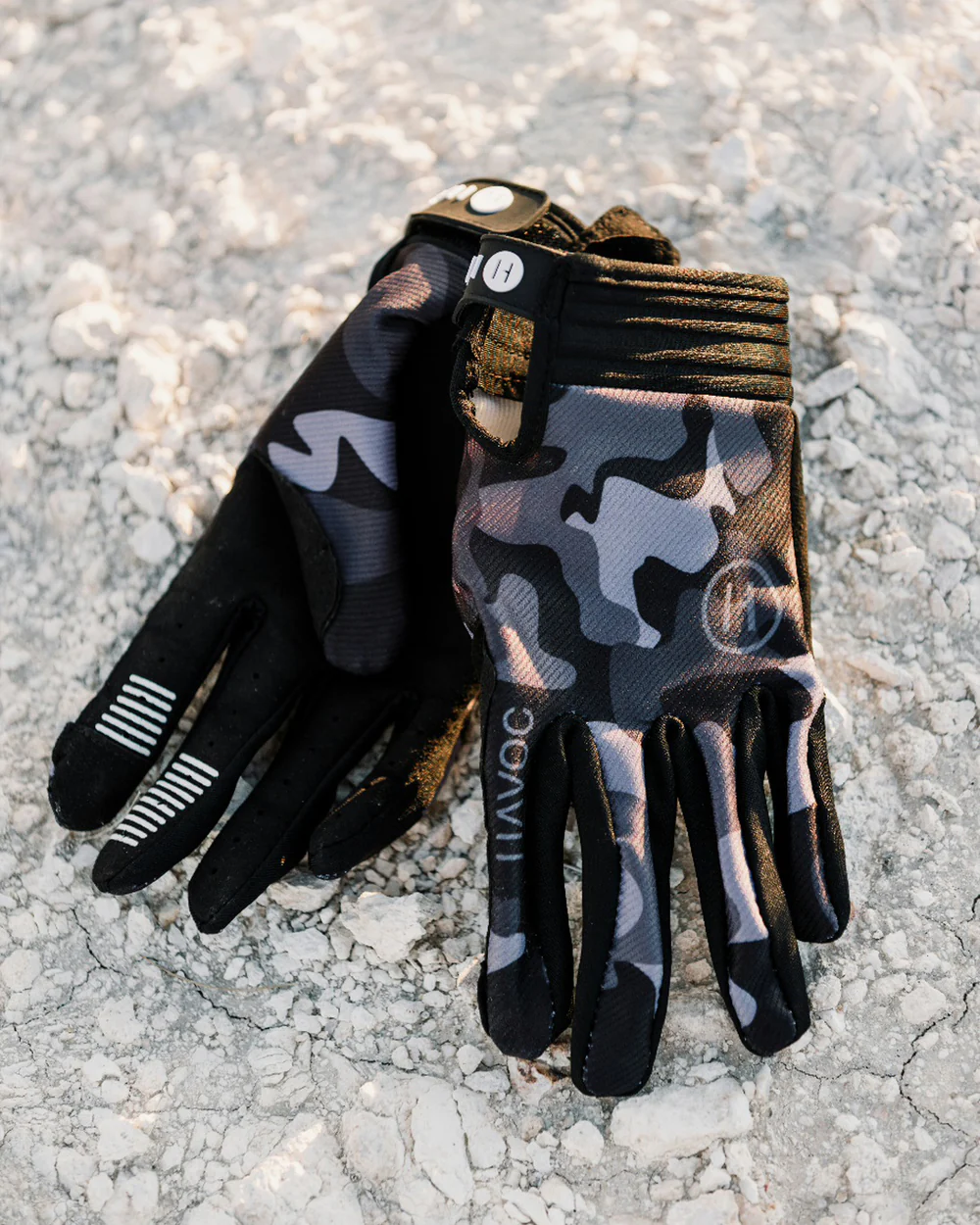 Stealth Camo Gloves - Image 3